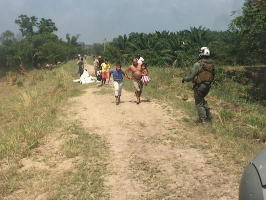 Aircrewmen assigned to HSM-37, Det. 7, assigned to USS William P. Lawrence (DDG 110), assist with U.S. Southern Command’s Hurricane Eta relief efforts in Central America.