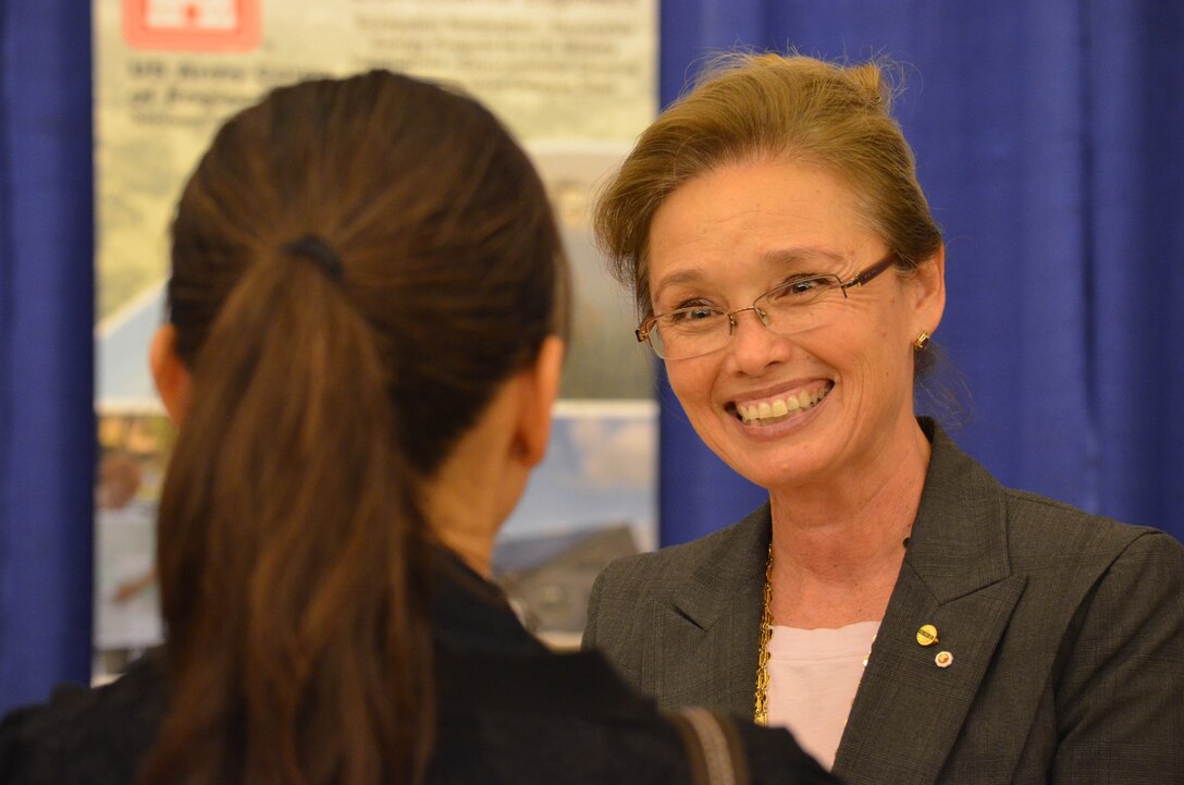 UC Davis alumna Linda Finley speaks with a student during a career fair there in 2012.