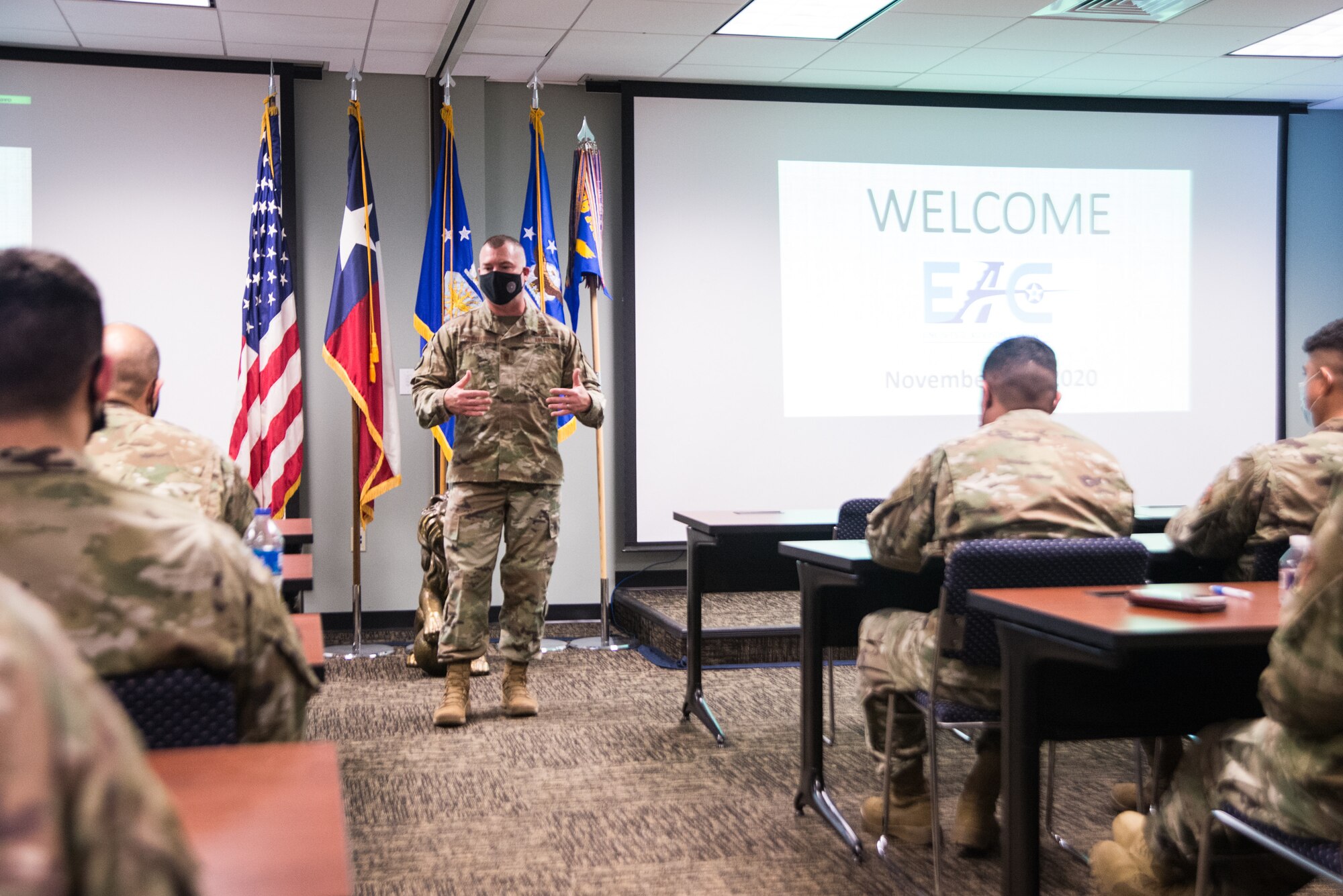 Chief talks with 136AW Airmen