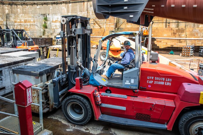 “Lifting and Handling (Code 740) Rigging (Shop 72) Day Shift couldn’t support us because of project work, so their night shift people have been a really big help for us,” Code 990 Docking Manager Scott Stuart explained. “They were the ones who made sure that our materials made it in and out.”