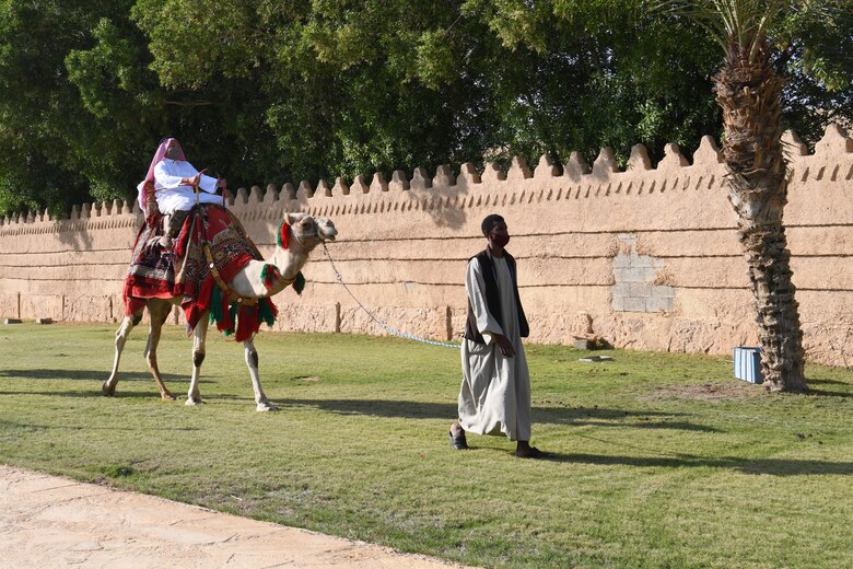 Airmen, Soldiers enjoy Saudi Cultural Day