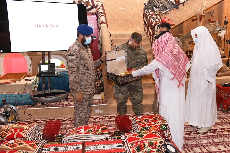 Airmen, Soldiers enjoy Saudi Cultural Day