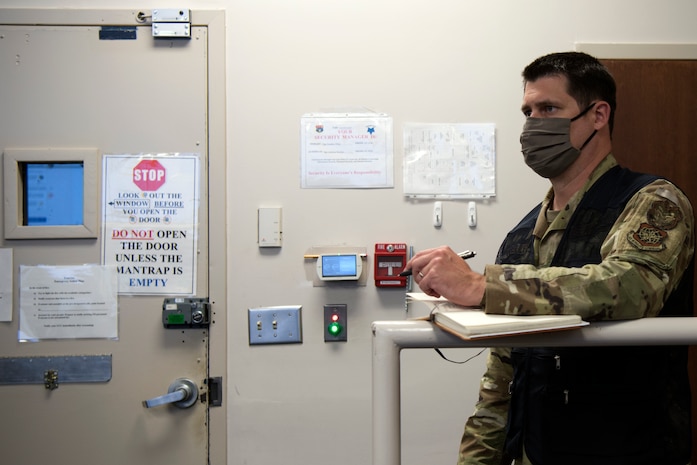 U.S. Air Force Master Sgt. Ian Ouellette, the superintendent for the 628th Air Base Wing Inspector General office, grades Airmen from the Emergency Operations Center (EOC) on how efficiently they equip Mission Oriented Protective Posture gear (MOPP), at McEntire Joint National Guard Base, S.C., Nov. 16, 2020. Palmetto Challenge is a global mobilization exercise held at McEntire Joint National Guard Base, S.C. The exercise is held in order to develop readiness and awareness in a simulated deployed environment for over 100 Airmen from Joint Base Charleston.