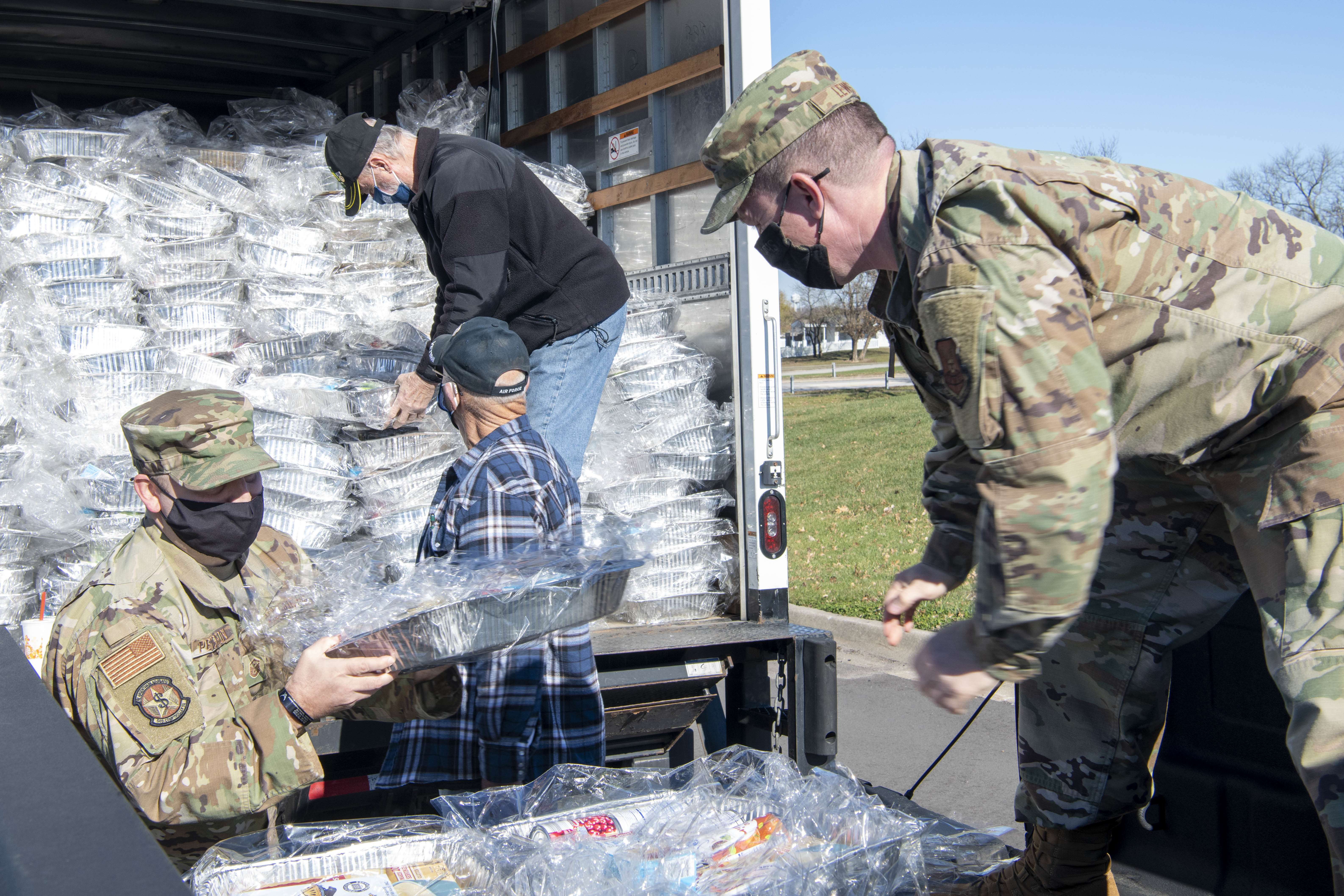 USO puts the giving into Thanksgiving with annual food basket donation