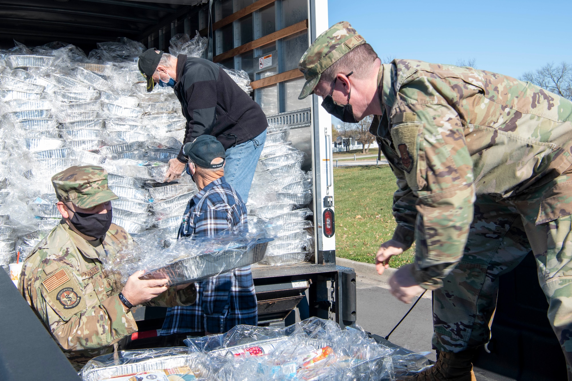 Team Whiteman first sergeants and USO of Missouri, Inc. volunteers, unload Thanksgiving food baskets Nov. 17, 2020, at Whiteman Air Force Base, Missouri. The USO of Missouri, Inc. donated more than 900 food baskets to Team Whiteman and other military units in the area, including the National Guard and Reserve units. The food baskets included items to make a Thanksgiving meal for four and a $10 gift card to purchase a turkey. (U.S. Air Force photo by Staff Sgt. Dylan Nuckolls)