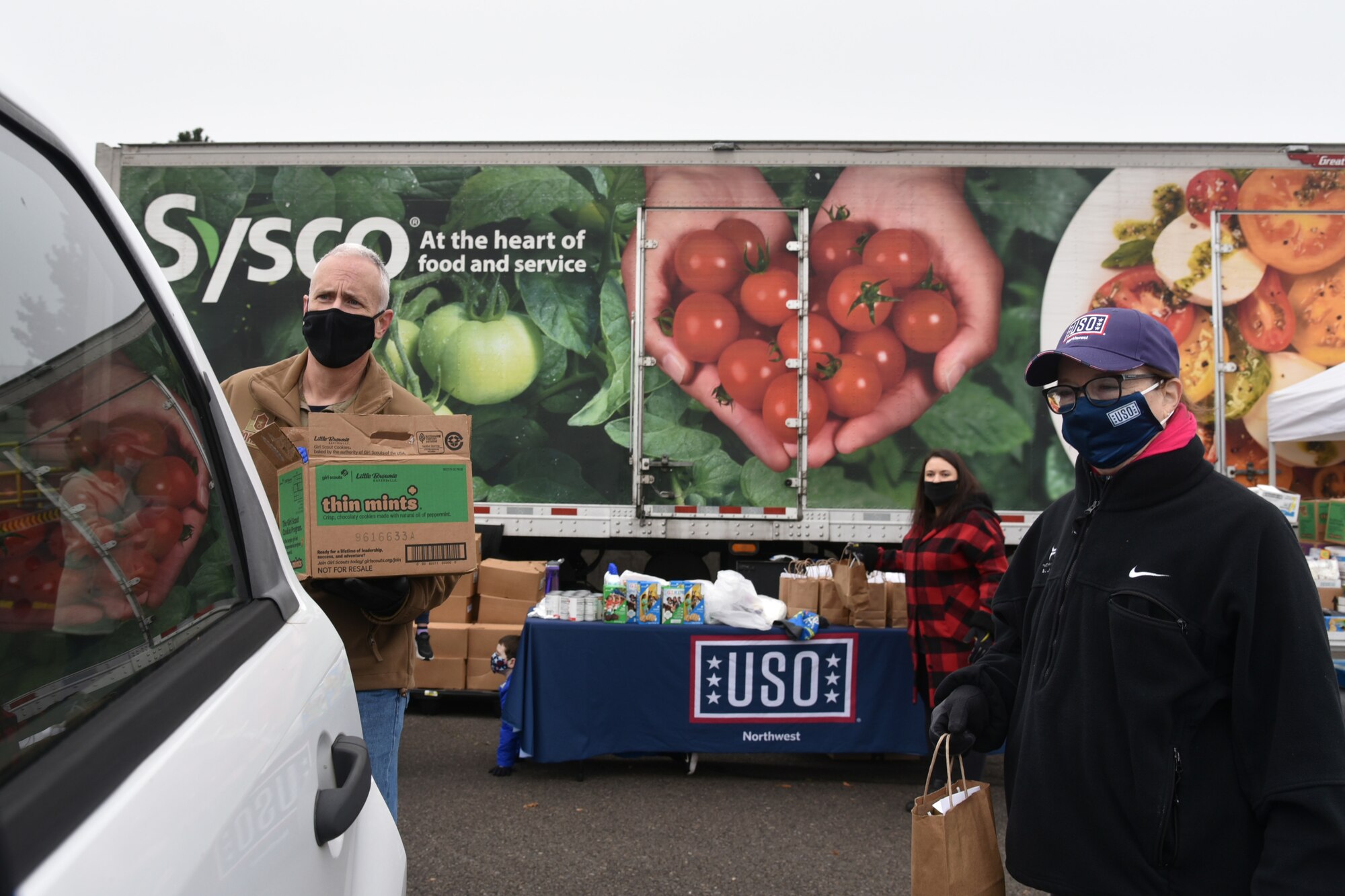 USO brings Thanksgiving to 142nd Wing members