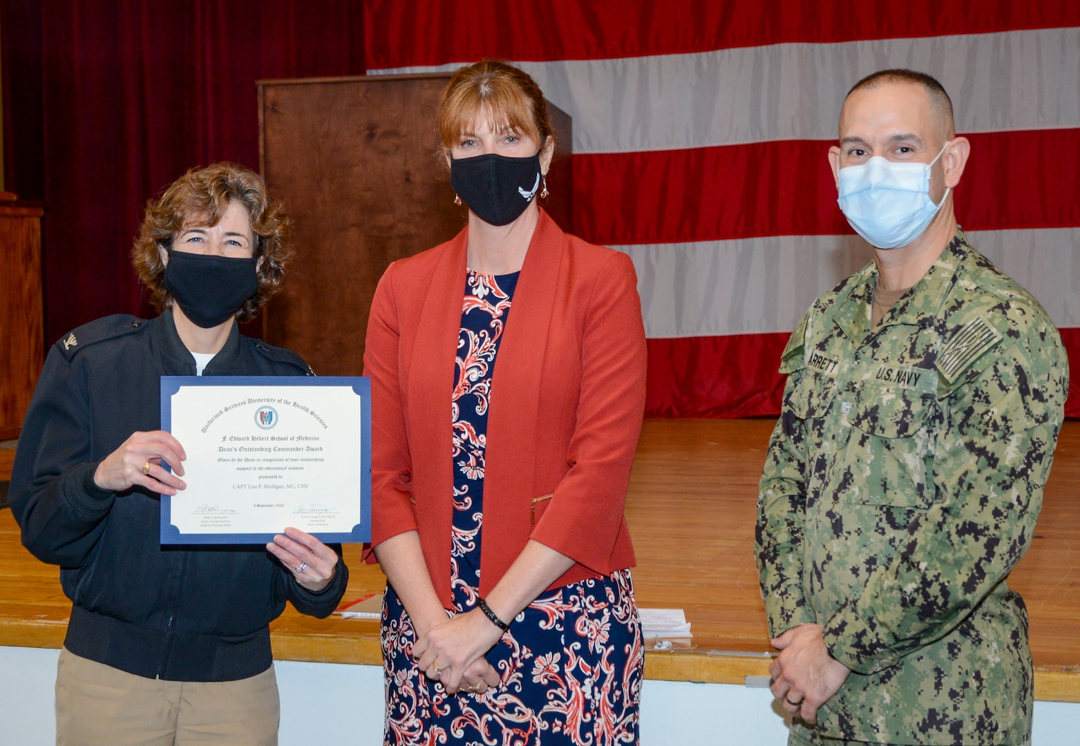 Capt. Lisa P. Mulligan, commanding officer of Naval Medical Center Portsmouth (NMCP), receives the Dean’s Outstanding Commander Award from the Uniformed Services University of Health Sciences at an award ceremony in the NMCP auditorium on Nov. 4.
