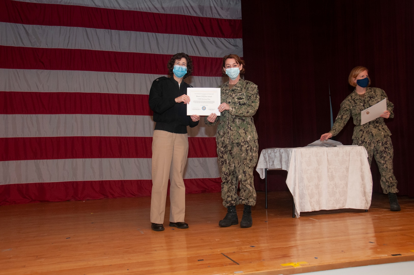 Cmdr. Shawnna Chee receives a Master Clinician Award from Capt. Lisa Mulligan, Commanding Officer, NMCP at the Medical Center Nov. 10.