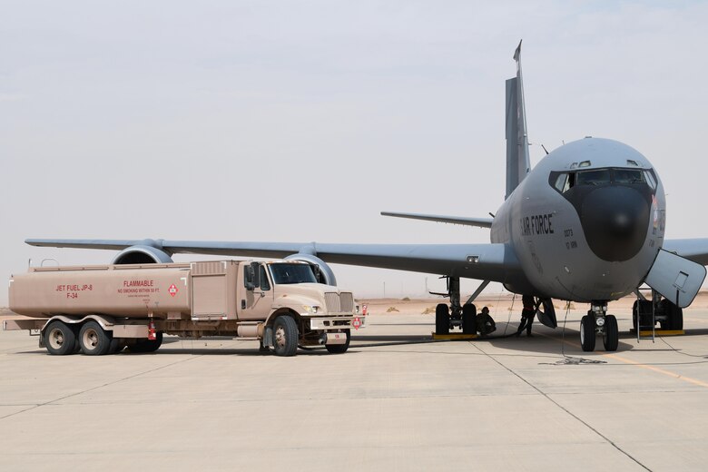 Fuels, maintenance Airmen perform hot pit refuel