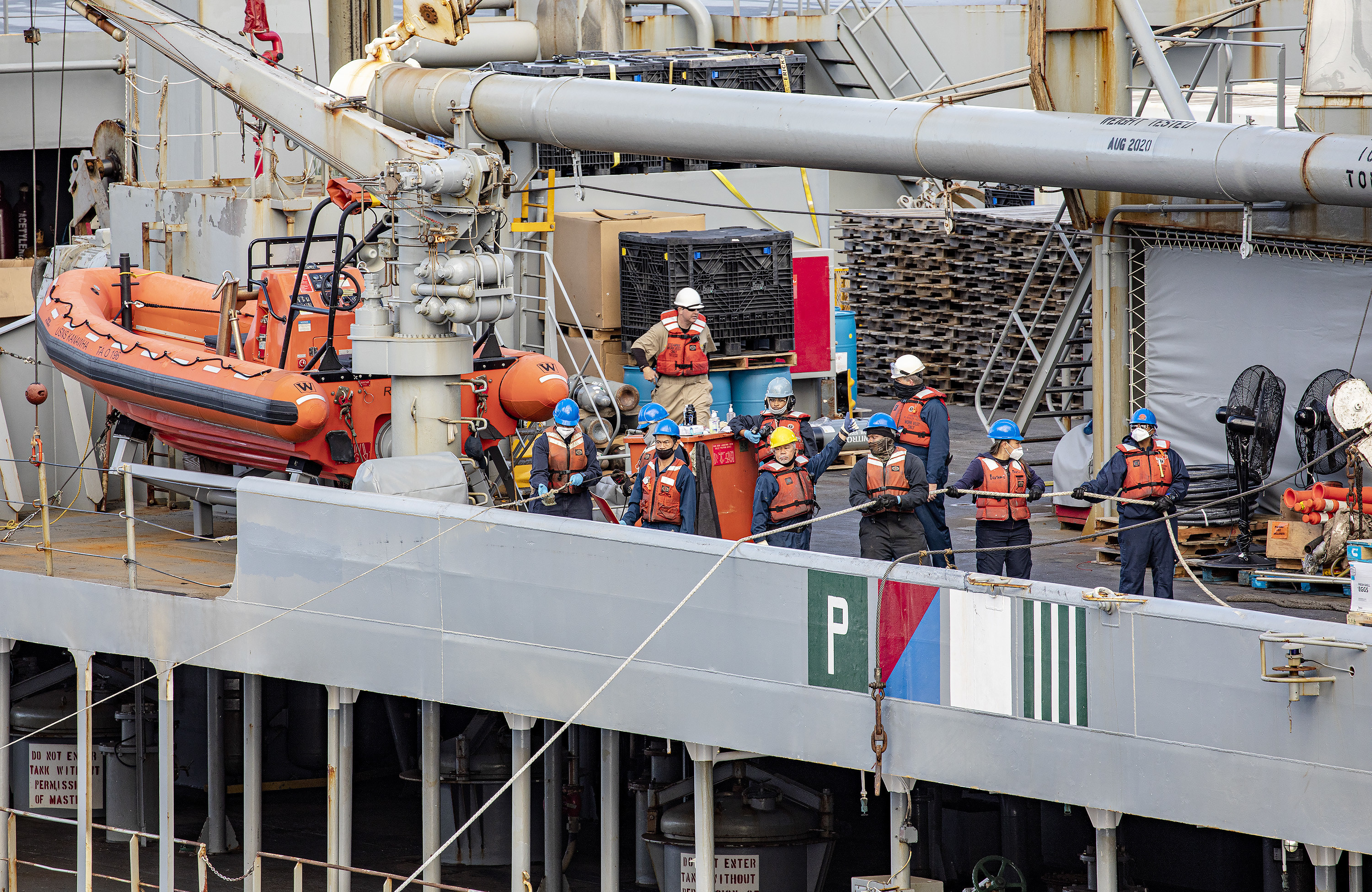USS Thomas Hudner (DDG 116) replenishes from USS Wasp (LHD 1).