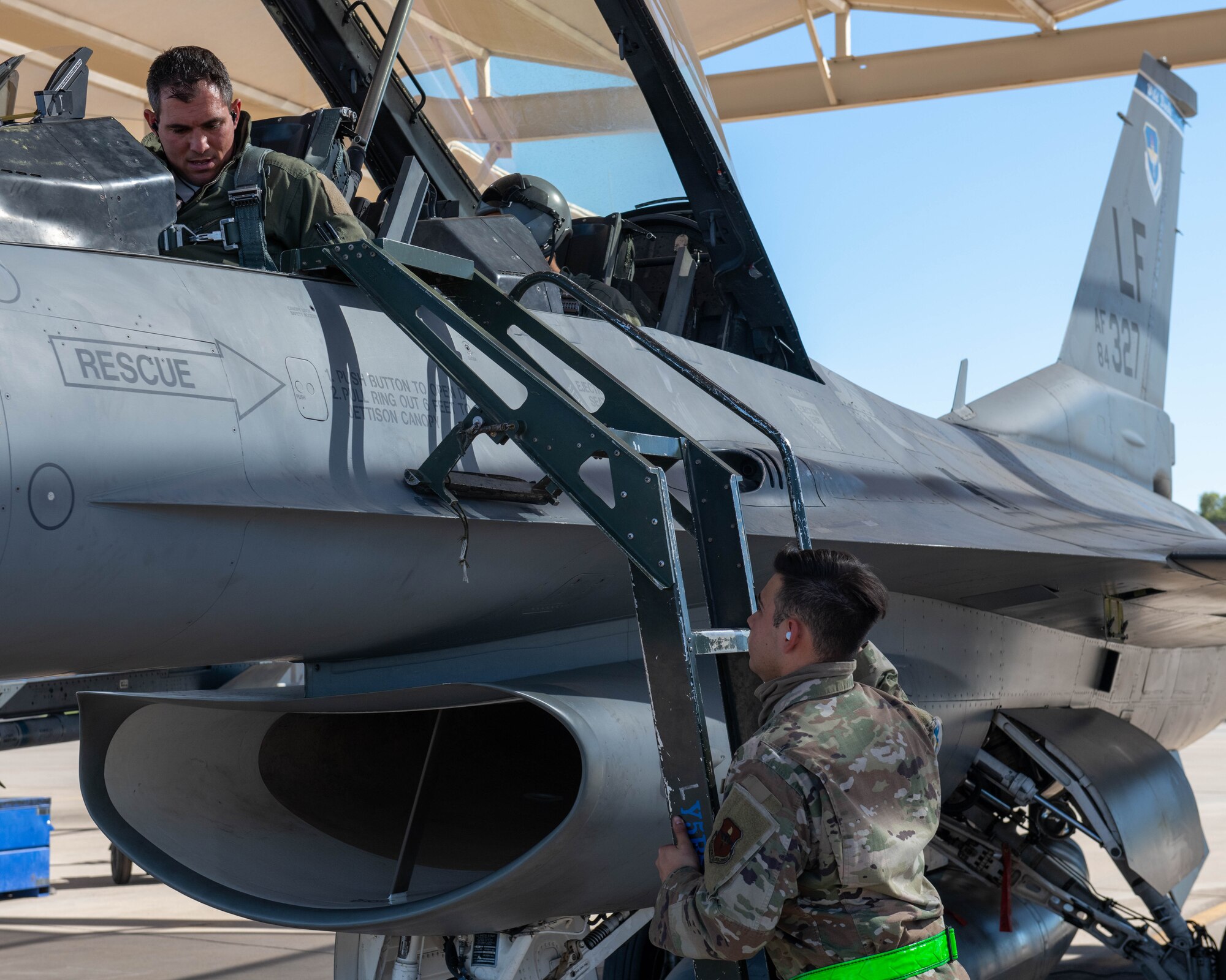 Detachment 12 teaches redesigned F-16 crew chief course; creates combat ready crew chiefs