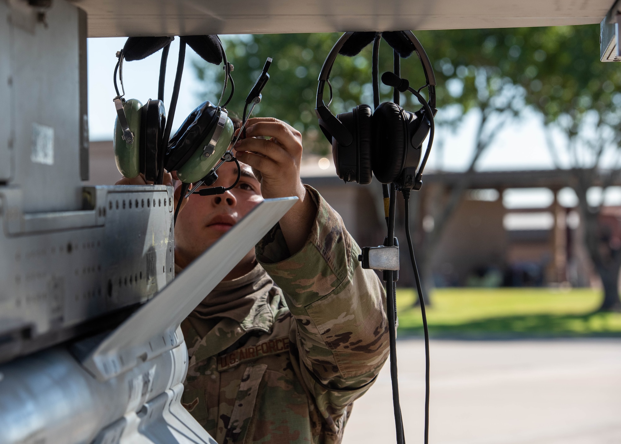 Detachment 12 teaches redesigned F-16 crew chief course; creates combat ready crew chiefs