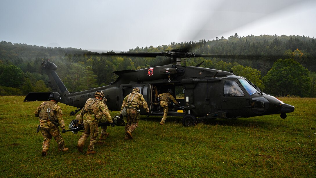 101st Combat Aviation Brigade gets personnel, cargo into place for Combined Resolve XIV