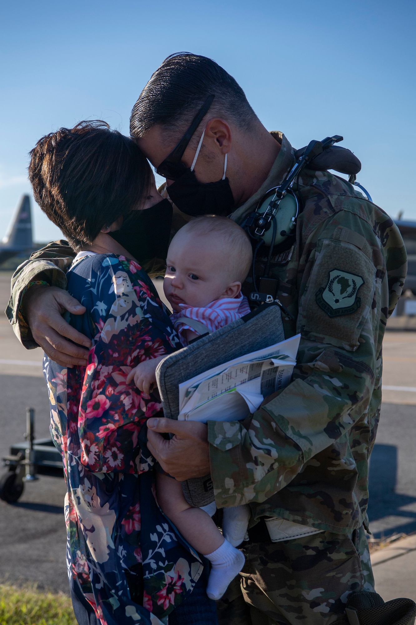 An Airman reunites with his family.