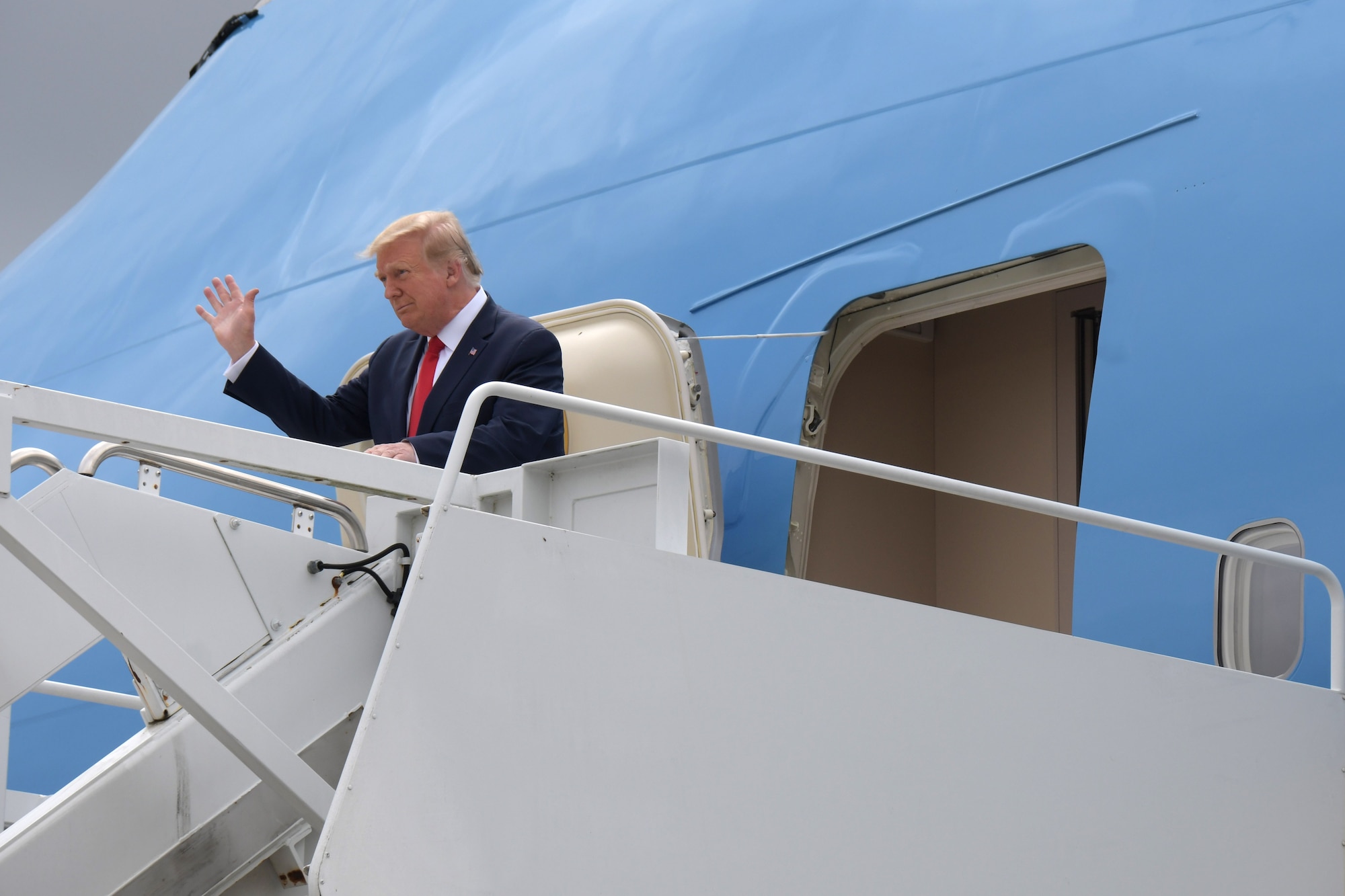 President Trump waves to base personnel as he debarks Air Force One at Dobbins Air Reserve Base, Ga., Sept. 25, 2020. The president arrived at Dobbins to attend a meeting at the Cobb Galleria. (U.S. Air Force photo/Andrew Park)
