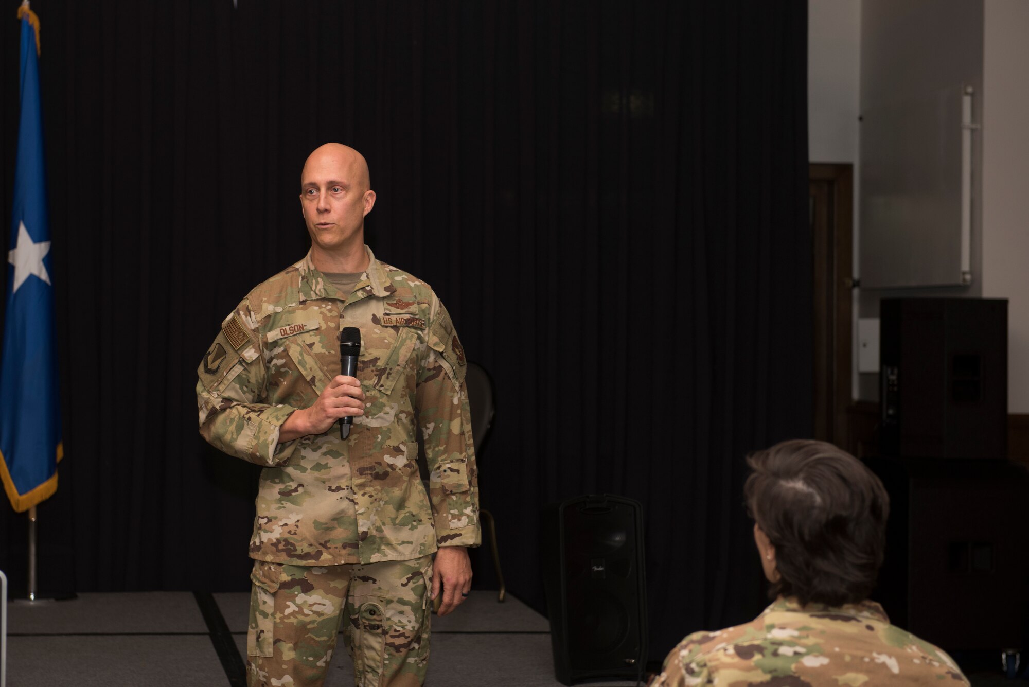 86th AW commander speaks to Airmen.