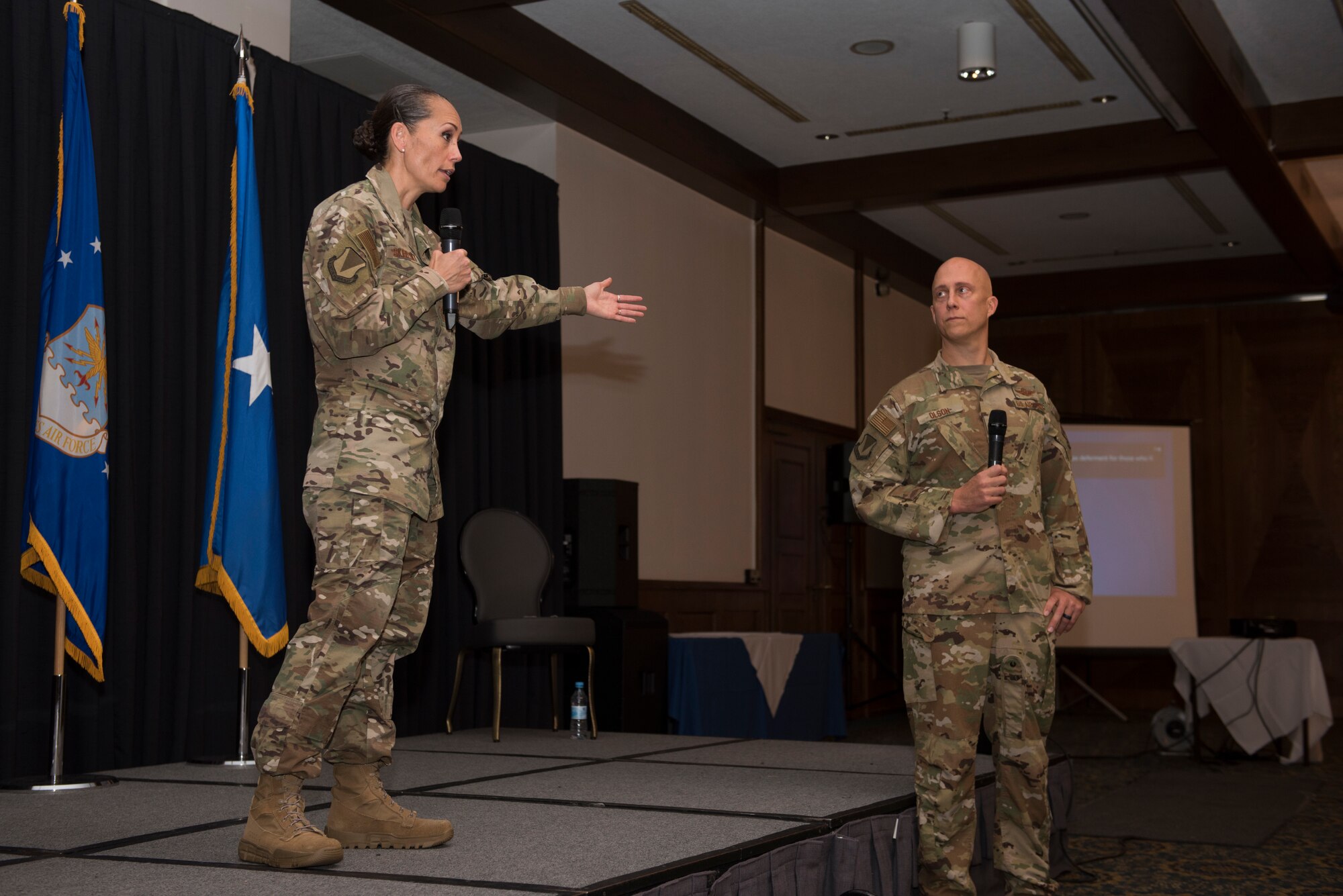 86th AW command chief speaks to Airmen.