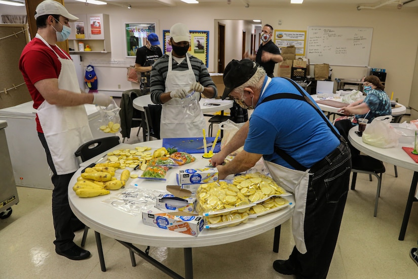 Alaska National Guardsmen preparing meals.