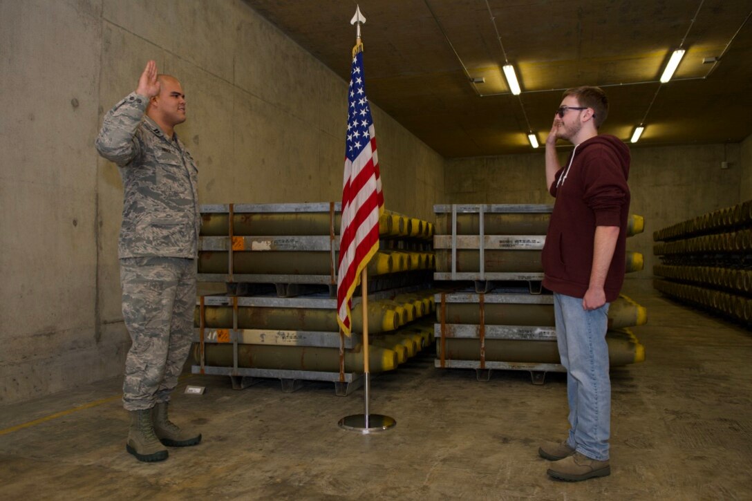 U.S. Air Force Capt. Jordan Pierce, left, 420th Munitions Squadron Munitions operations officer, administers the oath of enlistment with Corey Schmid at RAF Welford, England, Sept. 28, 2020. Schmid is the first person in over 65 years to enlist at RAF Welford into the Delayed Entry Program. (Courtesy Photo)