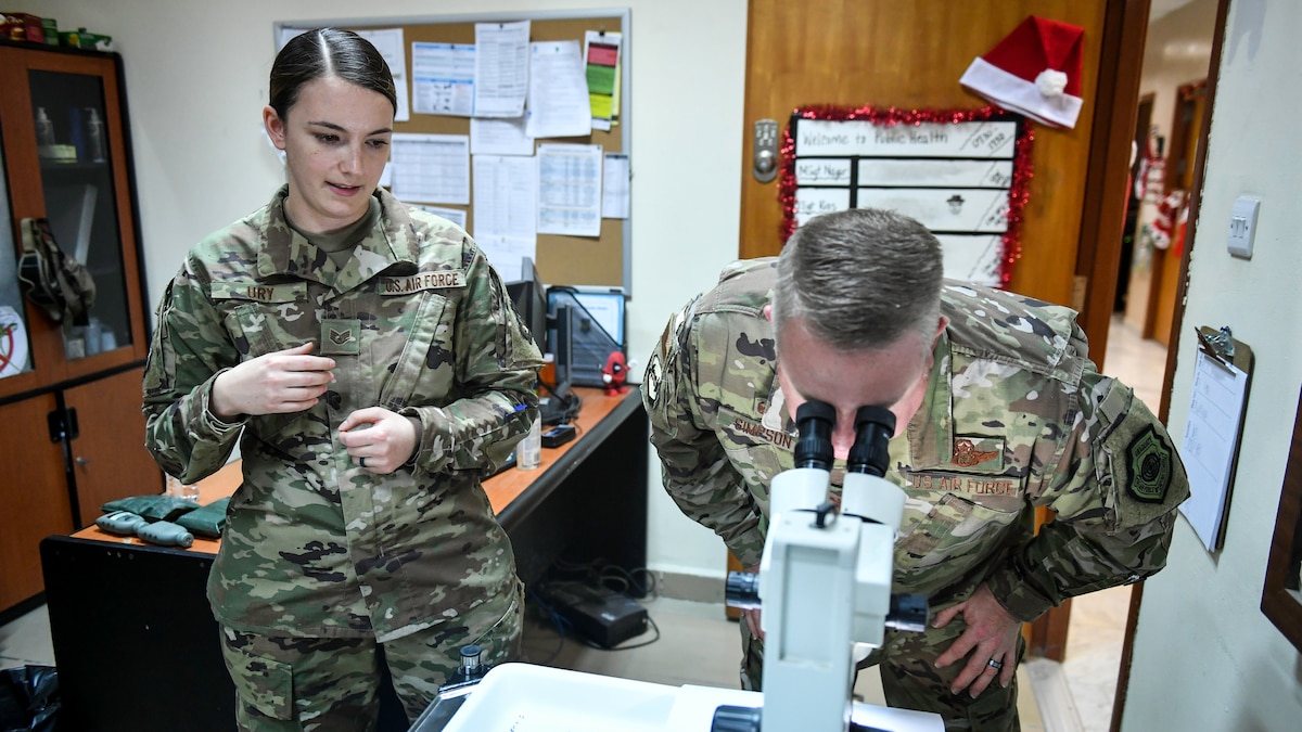 Image of U.S. Air Force Staff Sgt. Shannon Ury, 386th Air Expeditionary Wing Public Health Technician, with Col. Rod Simpson, 386th Air Expeditionary Wing commander.
