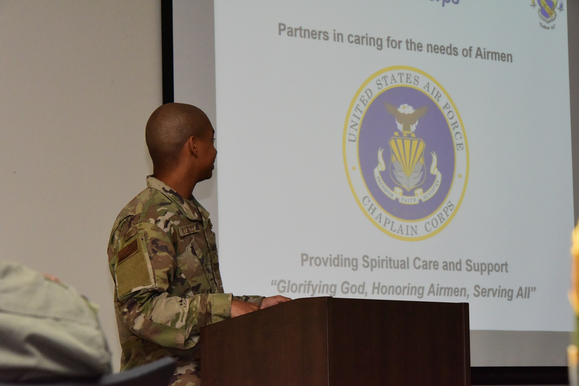 A photo of an Airman briefing a class