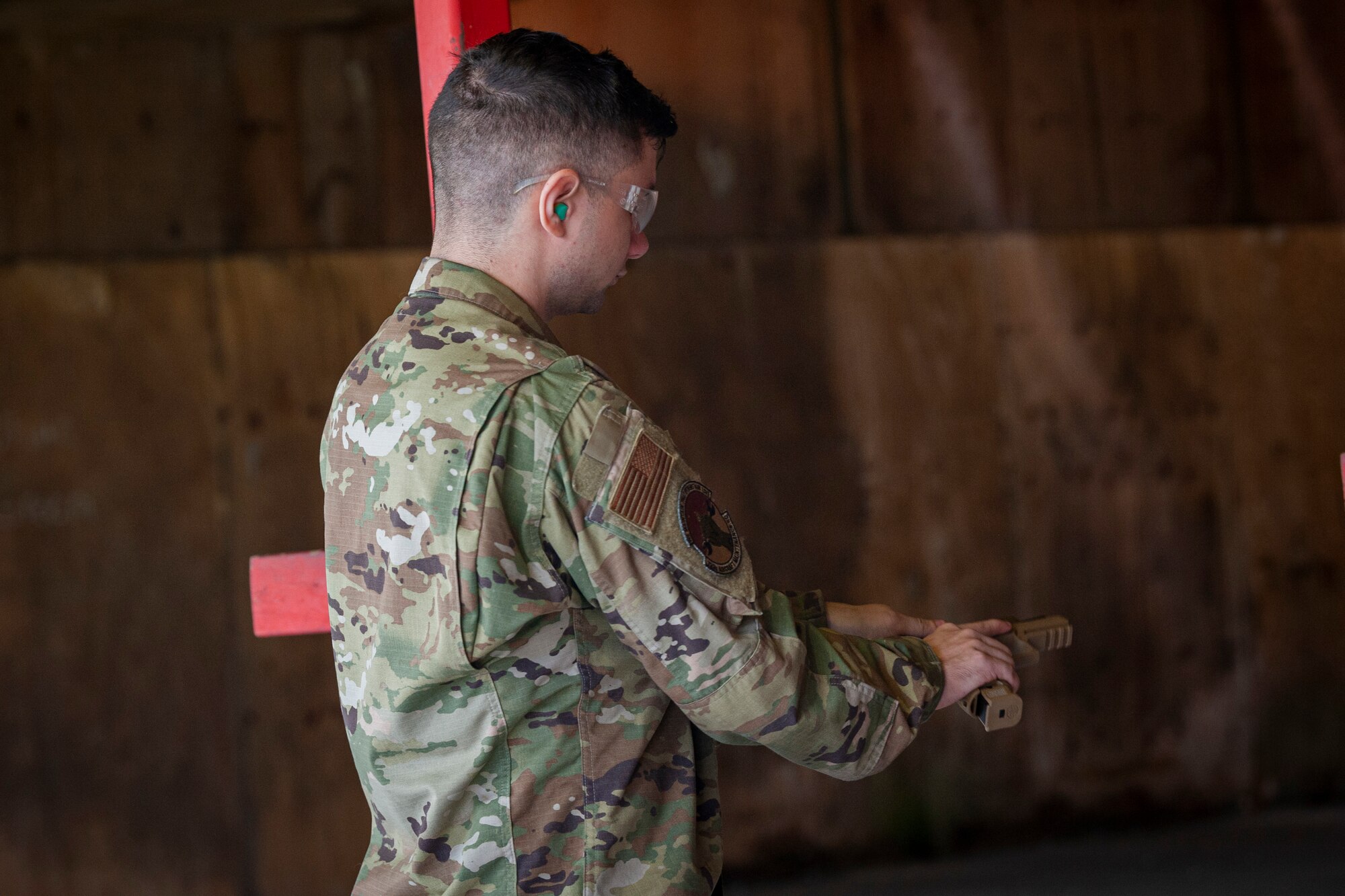 Photo of an Airman preparing to shoot a handgun