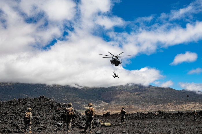 A CH-53E Super Stallion helicopter with Marine Heavy Helicopter Squadron 463 carries an M777A2 Howitzer during an artillery raid conducted by Charlie Battery, 1st Battalion, 12th Marine Regiment at Pohakuloa Training Area, Hawaii, Sept. 25, 2020. The training event, supported by Marine Medium Tiltrotor Squadron 363, Marine Heavy Helicopter Squadron 463, and Combat Logistics Battalion 3 was a part of Spartan Fury, a training exercise that aims to strengthen 1/12's expeditionary readiness and tactical proficiency. (U.S. Marine Corps photo by Sgt. Luke Kuennen)