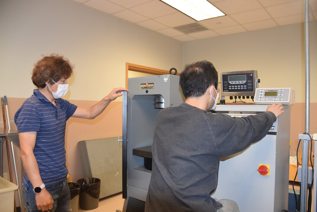 An inside look at the Geotechnical and Environmental Engineering Materials Testing Lab. Their lab is the only commercial lab in Korea that has been confirmed to the ASTM (American Society for Testing and Materials).