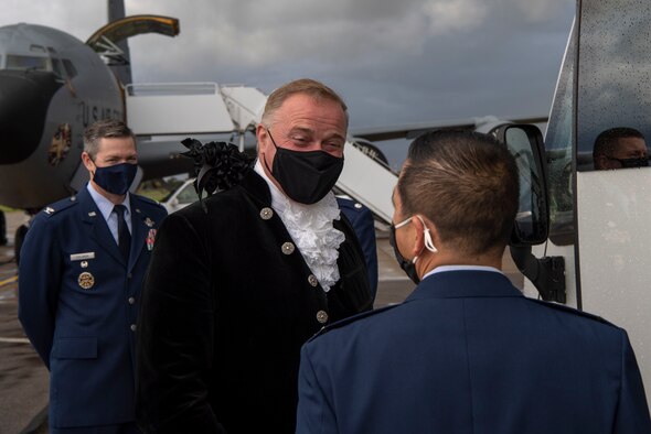 High Sheriff talks to Air Force Colonel