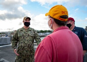 Senior Chief Damage Controlman William Merchen, an inspector with Afloat Training Group Atlantic (ATG), speaks with members of the damage control training team aboard the USS Cole (DDG 67).