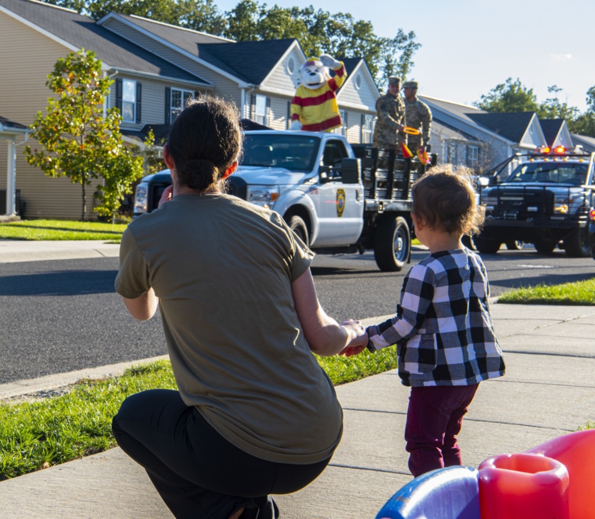 A mother and child wave to fire fighters.