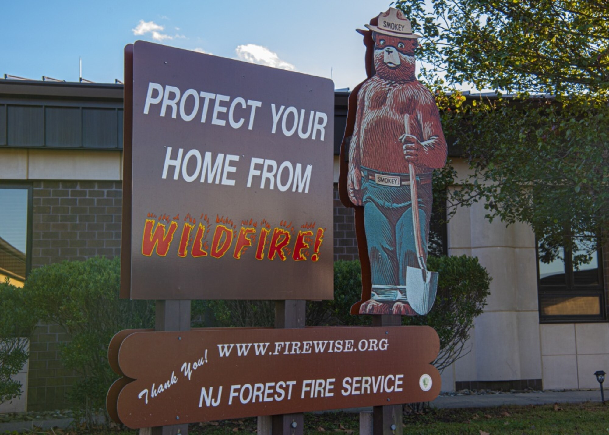 A photo of Smokey the Bear sign.