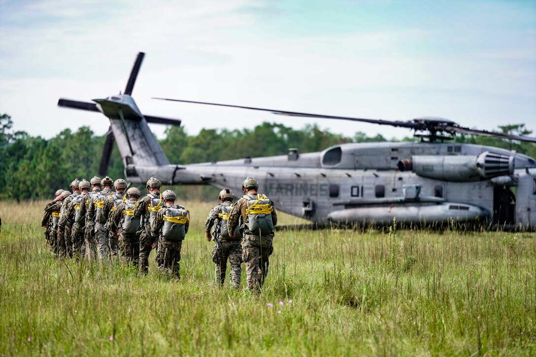 3rd Force Recon conducts airborne operations