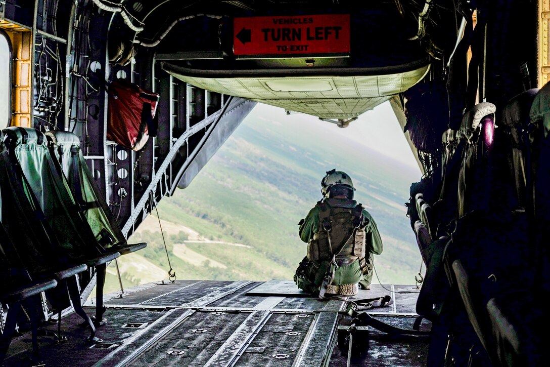 3rd Force Recon conducts airborne operations