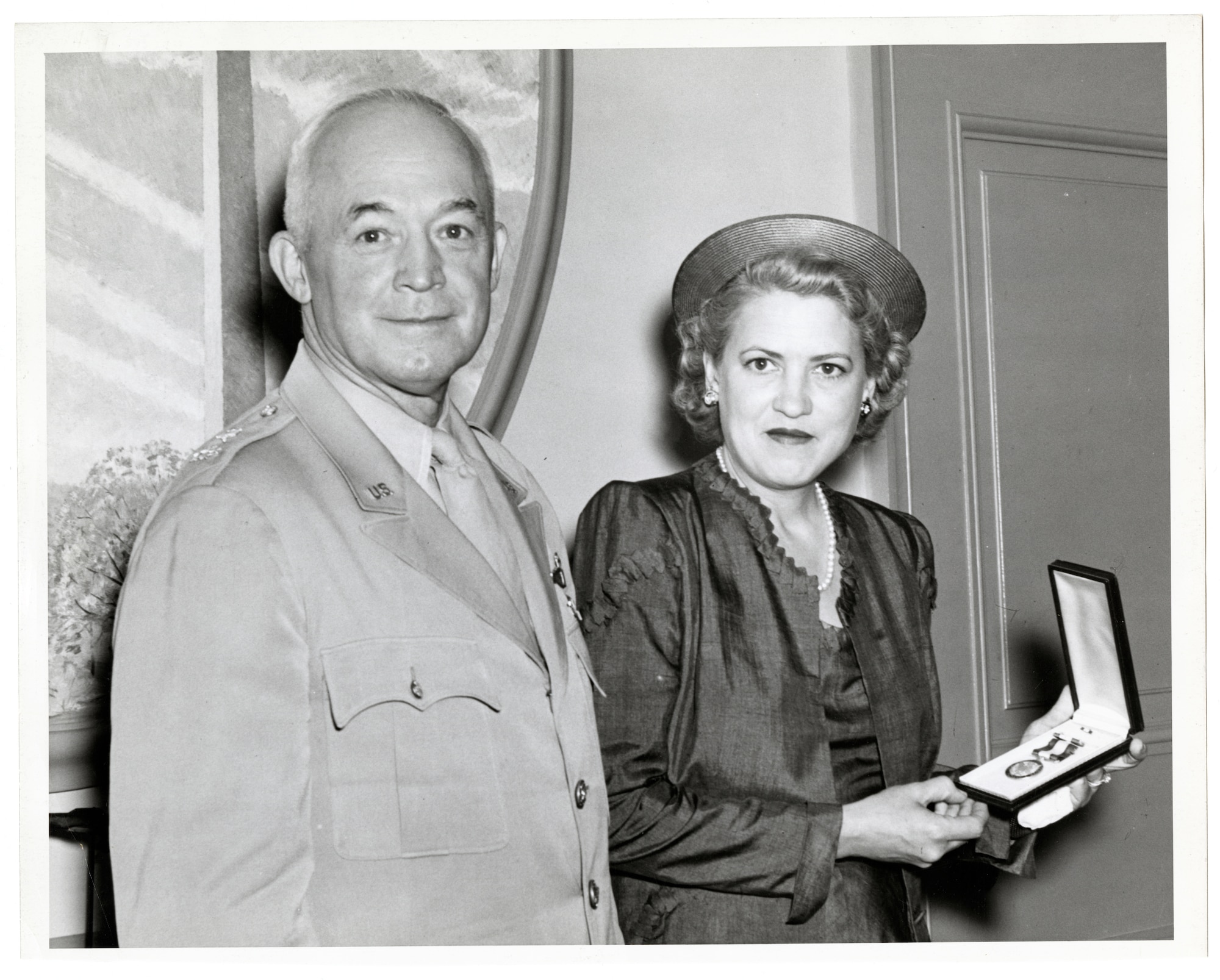 Picture of General Henry Arnold and Jacqueline Cochran after presenting her the Distinguished Service Medal.