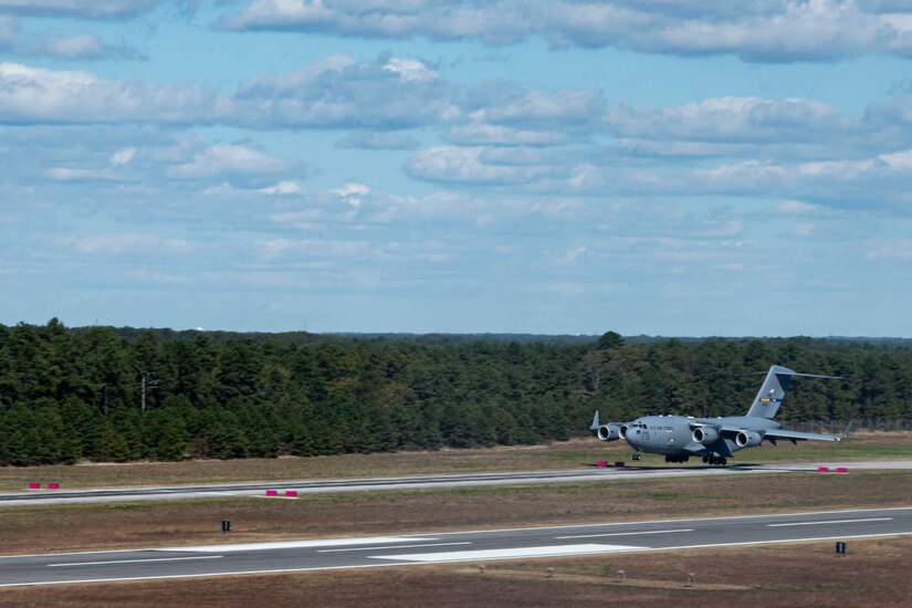 Photo of a C-17 Globemaster III landing.
