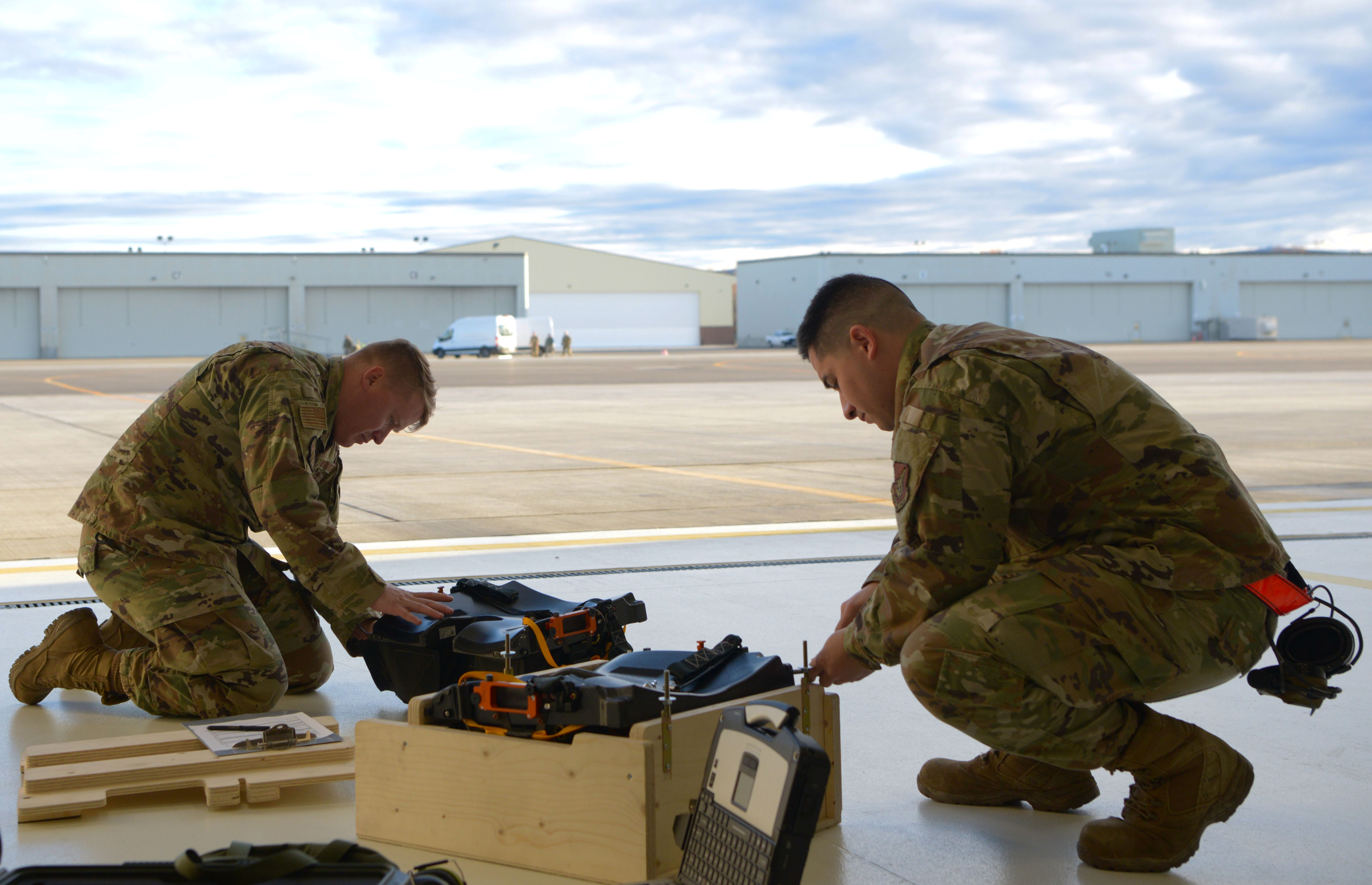 First arctic survival kits installed in Eielson F-35As > Pacific Air Forces  > Article Display