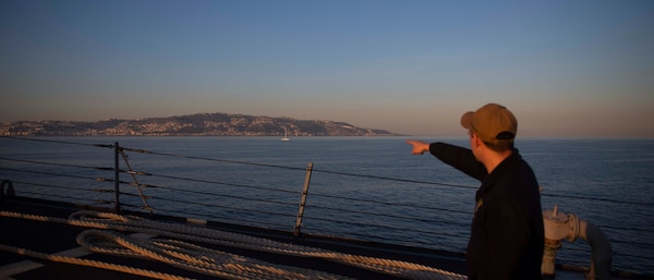 201018-N-KY668-1087 MEDITERRANEAN SEA (Oct. 18, 2020) Cryptologic Technician (Collection) 2nd Class Kyle Herring points to the skyline from the fo’c’sle aboard Arleigh Burke-class guided-missile destroyer USS Roosevelt (DDG 80) as the ship pulls into Algiers, Algeria for a scheduled brief stop for fuel, Oct. 18, 2020. Roosevelt, forward-deployed to Rota, Spain, is on its first patrol in the U.S. Sixth Fleet area of operations in support of regional allies and partners and U.S. national security interests in Europe and Africa. (U.S. Navy photo by Mass Communication Specialist Seaman Austin G. Collins/Released)