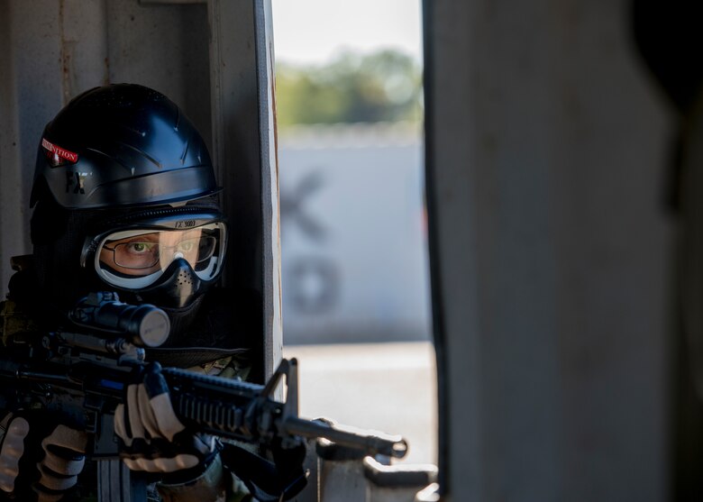 512th Airlift Wing hosts 4th Air Force leadership