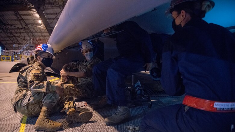 512th Airlift Wing hosts 4th Air Force leadership