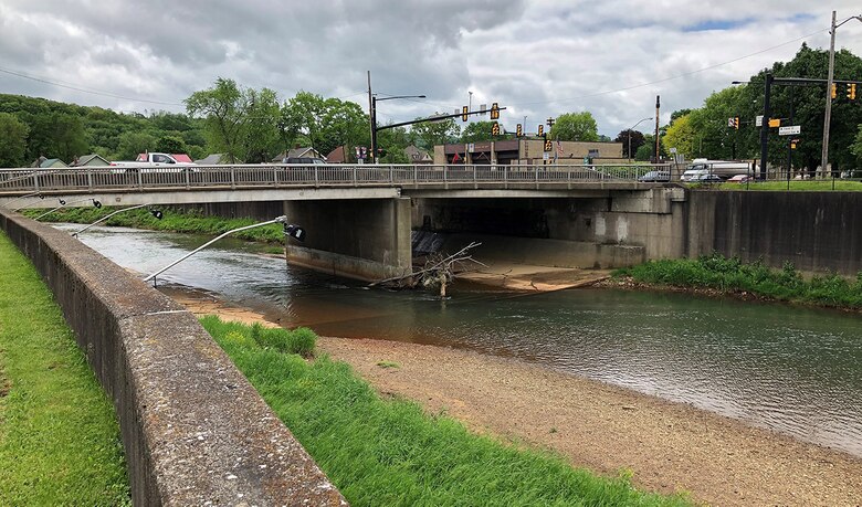 The U.S. Army Corps of Engineers Pittsburgh District has awarded a more than $1.4 million contract to remove sediment and repair a concrete structure within Mahoning Creek in Punxsutawney, Jefferson County, Pennsylvania.