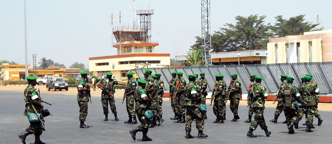 Members of the Rwanda Defense Force move into formation after arriving in Bangui, Central African Republic (CAR), Jan.
16, 2014. (CPT Tom Byrd)