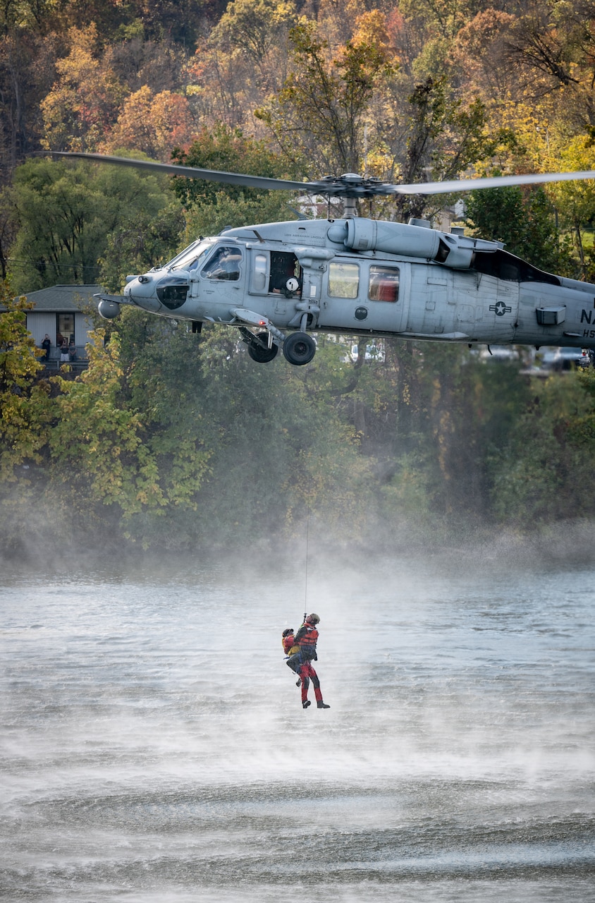 MH-60S Nighthawk helicopters from Helicopter Sea Combat Squadron 5 (HELSEACOMBATRON FIVE) based in Norfolk, Virginia, conduct inland water rescue maneuvers with members of the West Virginia National Guard led West Virginia Swift Water Rescue Team (WVSWRT) on the Kanawha River in Dunbar, West Virginia, Oct. 21, 2020.