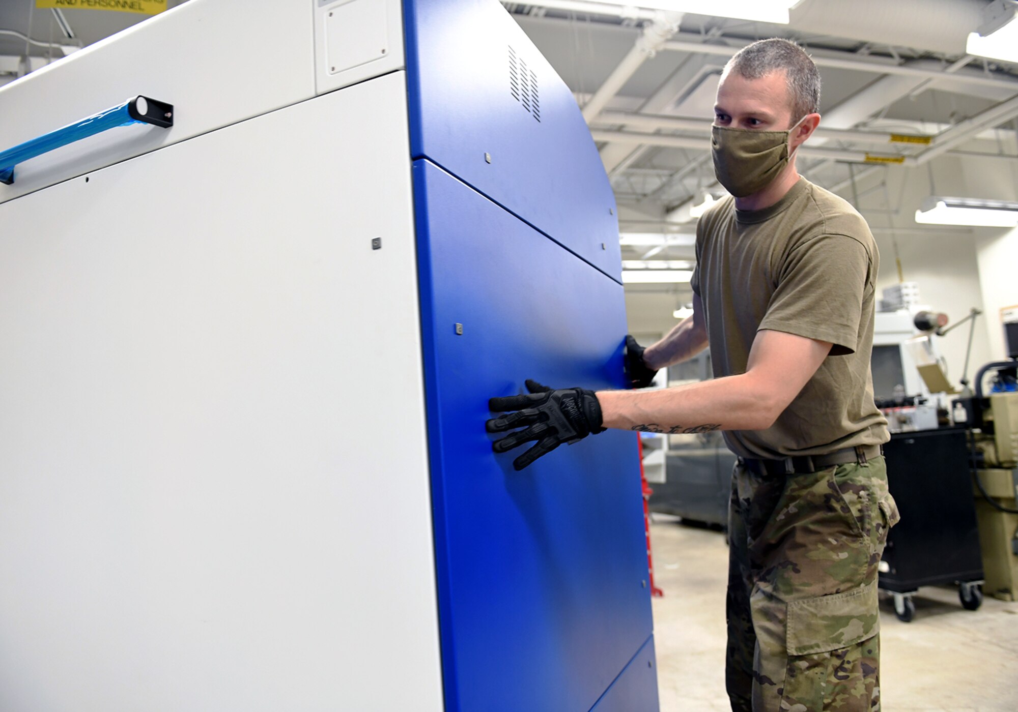 Staff Sgt. Joshua Turner, 149th Maintenance Squadron aircraft metals technician, moves a newly delivered printer into place at his unit’s shop Aug. 12, 2020 at Joint Base San Antonio-Lackland, Texas. (Air National Guard photo by Mindy Bloem)