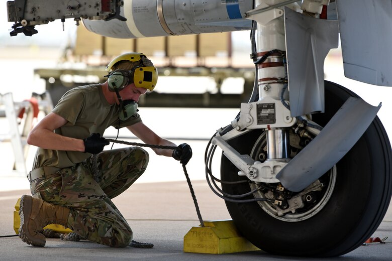 A photo of maintainers in RTT course