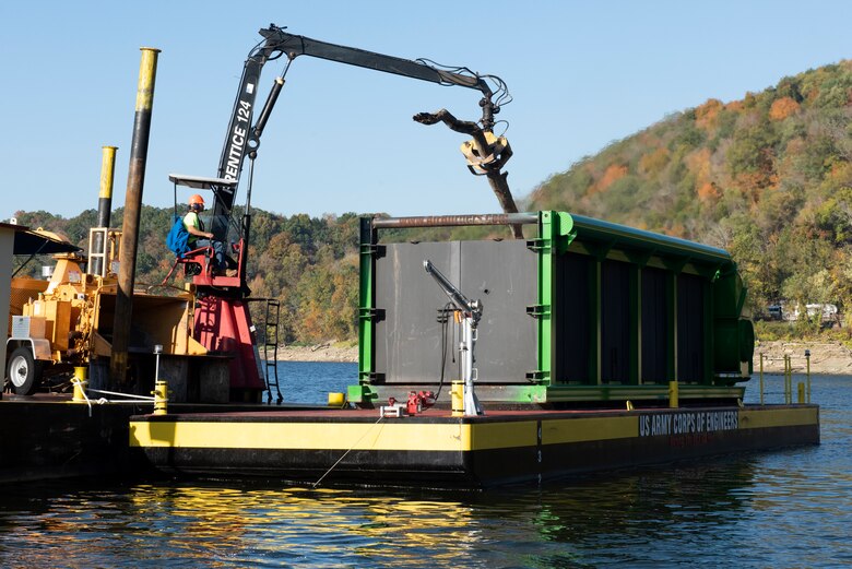 Lead Operator Jesse Neal operates the grapple crane on the PRIDE of the Cumberland, placing debris into an air curtain burner on a new floating barge Oct. 21, 2020 in Lake Cumberland near Waitsboro Recreation Area in Somerset, Kentucky. (USACE Photo by Lee Roberts)