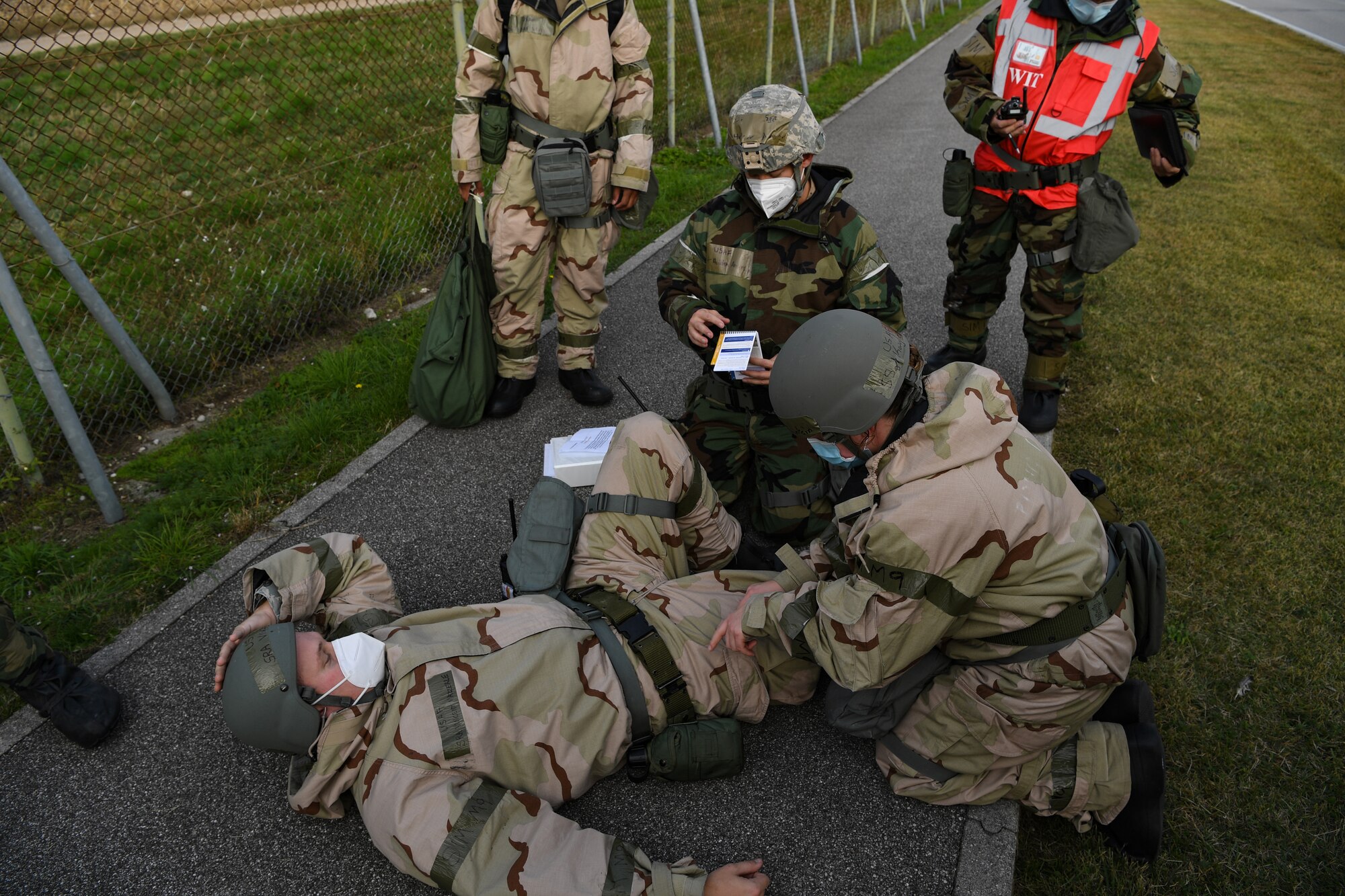 Airmen with the 724th Air Mobility Squadron tend to a simulated injury during an exercise at Aviano Air Base, Italy, Oct. 21, 2020. Nodal Lightning was a week-long readiness exercise for air mobility units around U.S. Air Forces in Europe. (U.S. Air Force photo by Airman 1st Class Thomas S. Keisler IV)