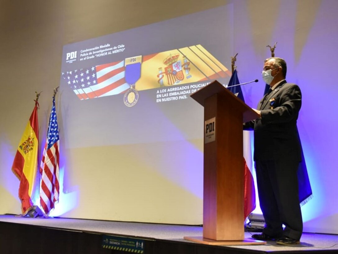 Office of Special Investigations Special Agent in Charge Carlos Vargas, Force Protection Detachment 7, Santiago, Chile, delivers thank you remarks Oct. 13, 2020, upon receiving that country's  
Policia de Investigaciones (PDI - Investigative Police) Honor of Merit Award for his distinguished performance as an attache of the United States Embassy. (Photo by Pedro Pablo Alvarez, PDI)