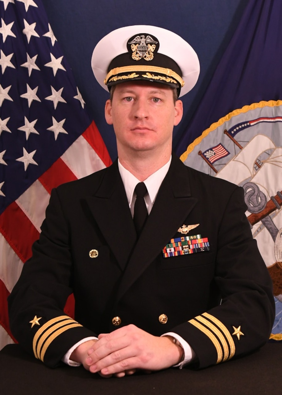 Official biography photo of Commander Douglas Oldham, Commanding Officer, VFA-192.