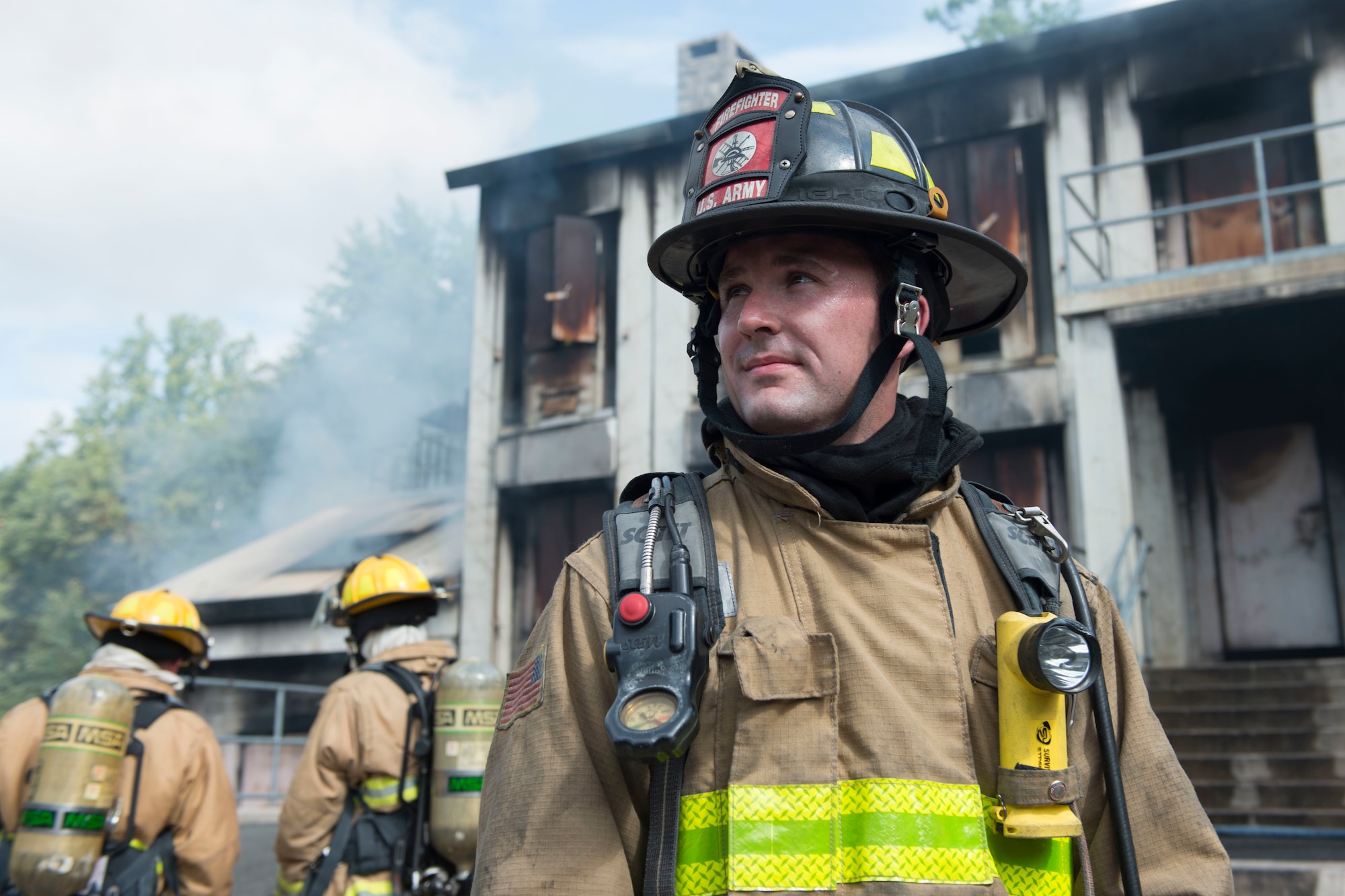 Army Specialist Scott Whalen, a 256th Engineer Detachment firefighter, participates in structural live fire training at the Connecticut Fire Academy, September 11, 2020 in Windsor Locks, Connecticut. Whalen is a fifth-generation firefighter from Newington, Connecticut. (U.S. Air National Guard photo by Tech. Sgt. Tamara R. Dabney)